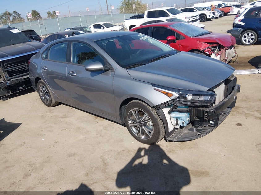 Vin: 3kpf24ad0pe668900, lot: 46725758, kia forte lxs 2023 img_1