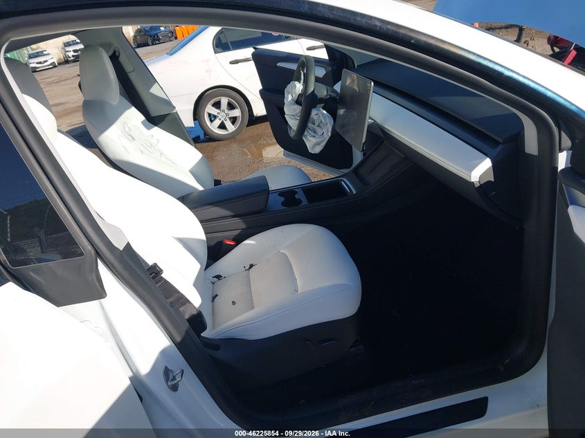 TESLA MODEL Y - zdjęcie 5