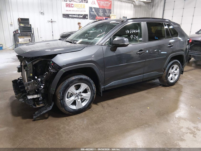 2021 Toyota Rav4 Xle, Удар спереди, IAAI, VIN 2T3P1RFV8MW140947 — фото 2