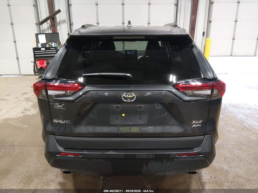 TOYOTA RAV4 - zdjęcie 17