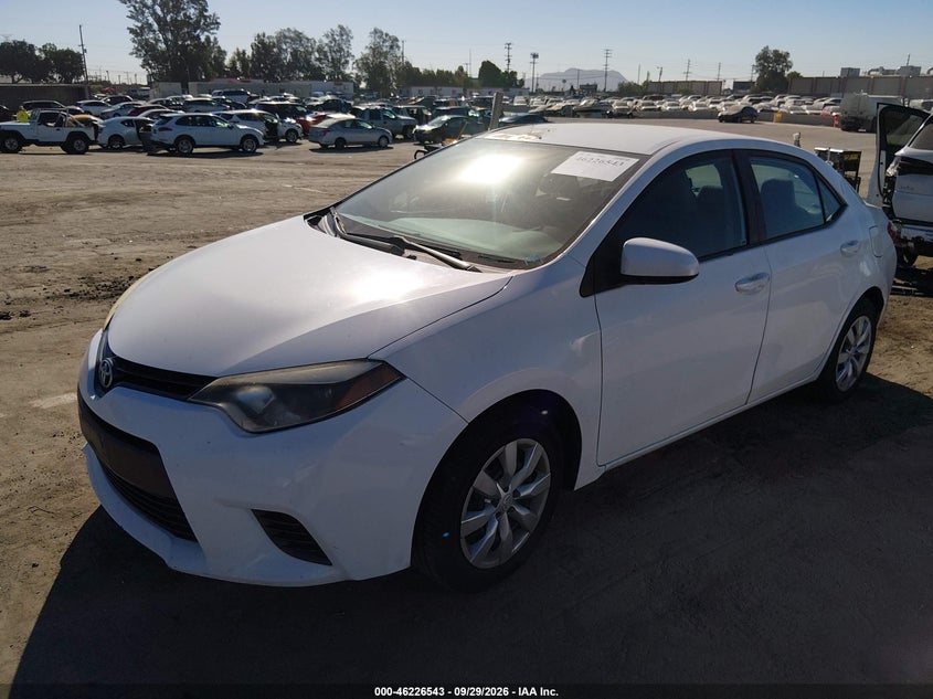 2015 Toyota Corolla Le, Правый бок, IAAI, VIN 5YFBURHE6FP217049 — фото 2