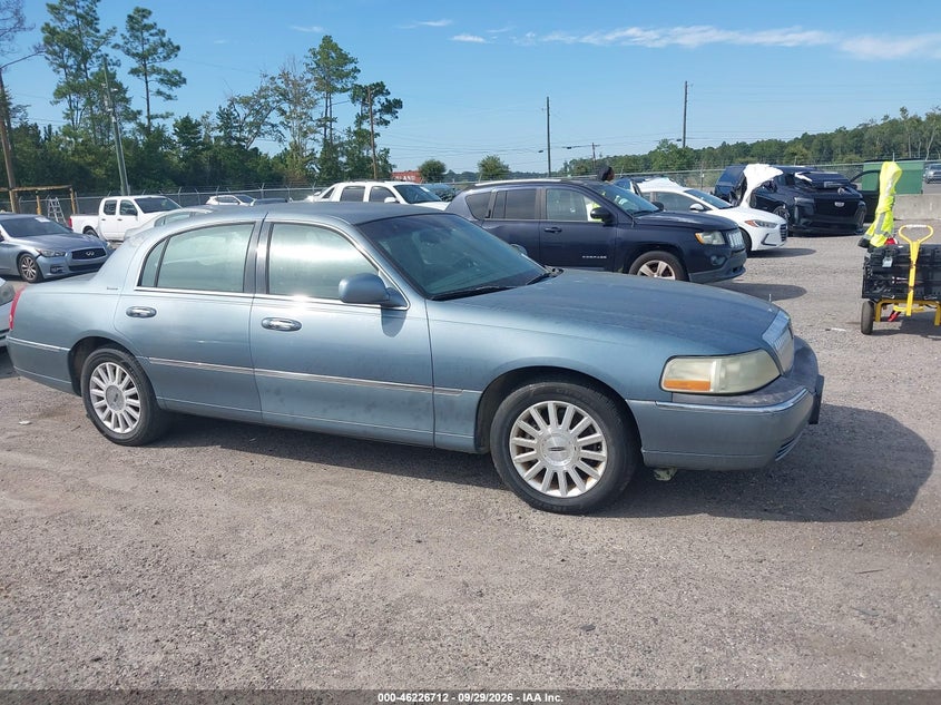 2003 LINCOLN TOWN CAR EXECUTIVE
