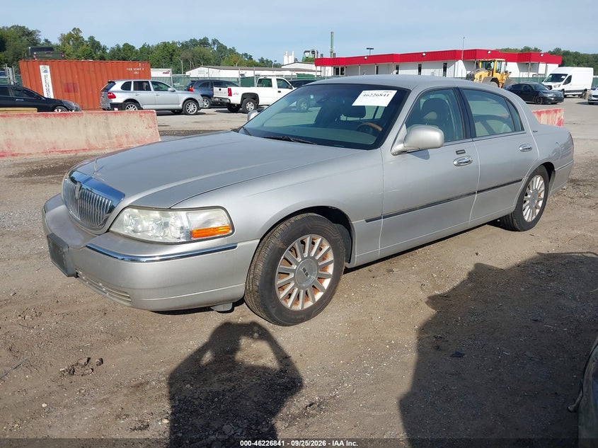 2003 Lincoln Town Car, Звичайний знос, IAAI, VIN 1LNHM82W53Y645199 — фото 2