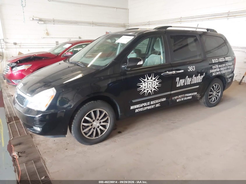 2012 KIA SEDONA auction photo 2