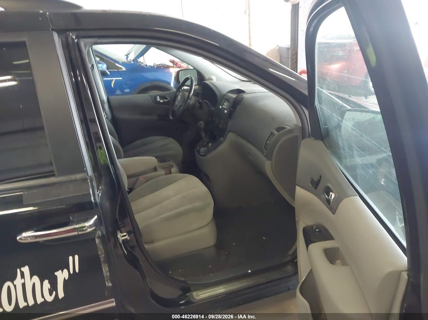 2012 KIA SEDONA auction photo 5