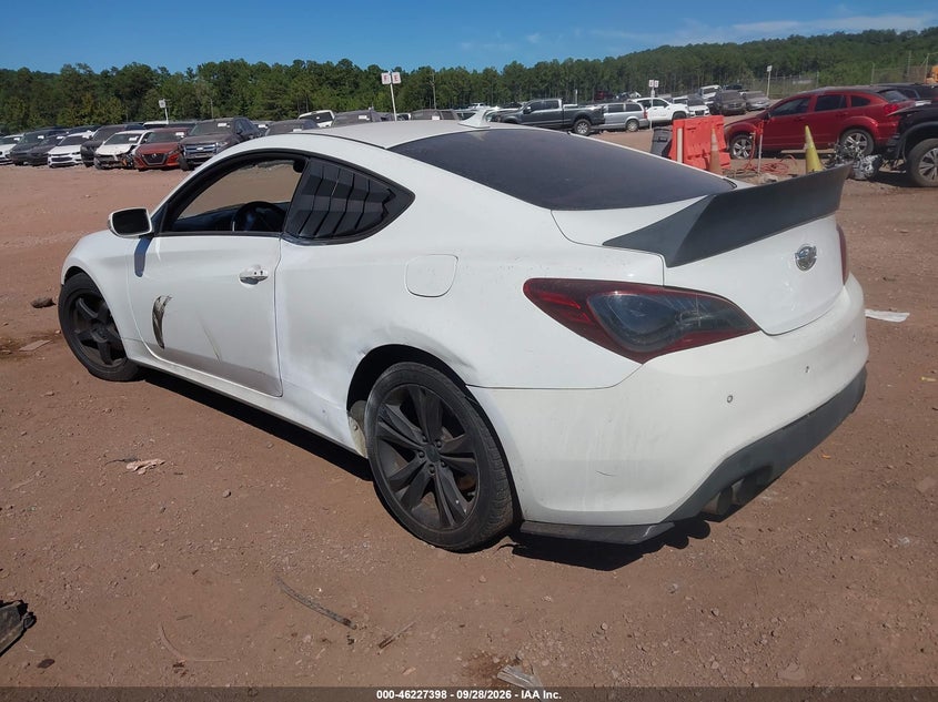2010 HYUNDAI GENESIS 3.8 GRAND TOURING · Photo 3