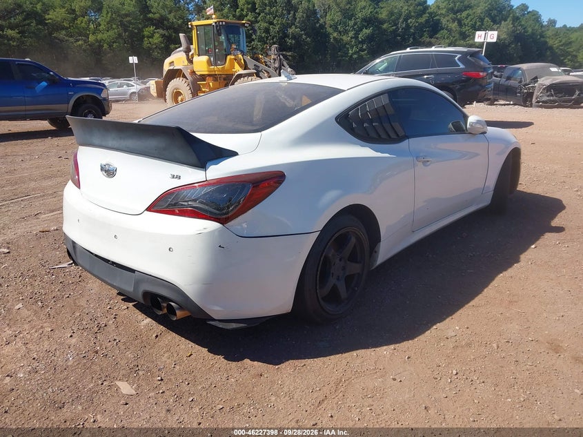 2010 HYUNDAI GENESIS 3.8 GRAND TOURING · Photo 4
