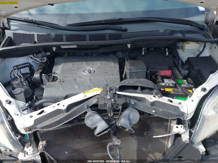 TOYOTA SIENNA - zdjęcie 10