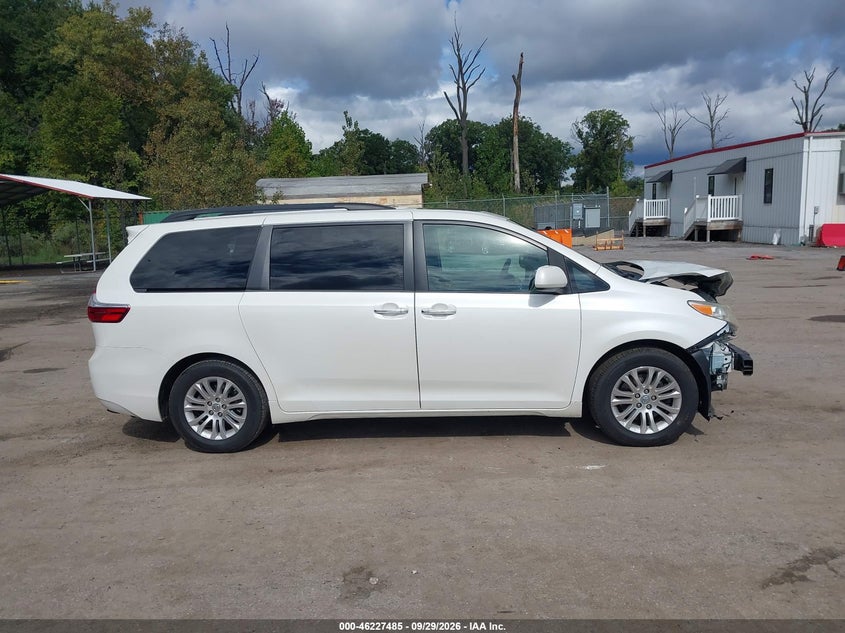 TOYOTA SIENNA - zdjęcie 14