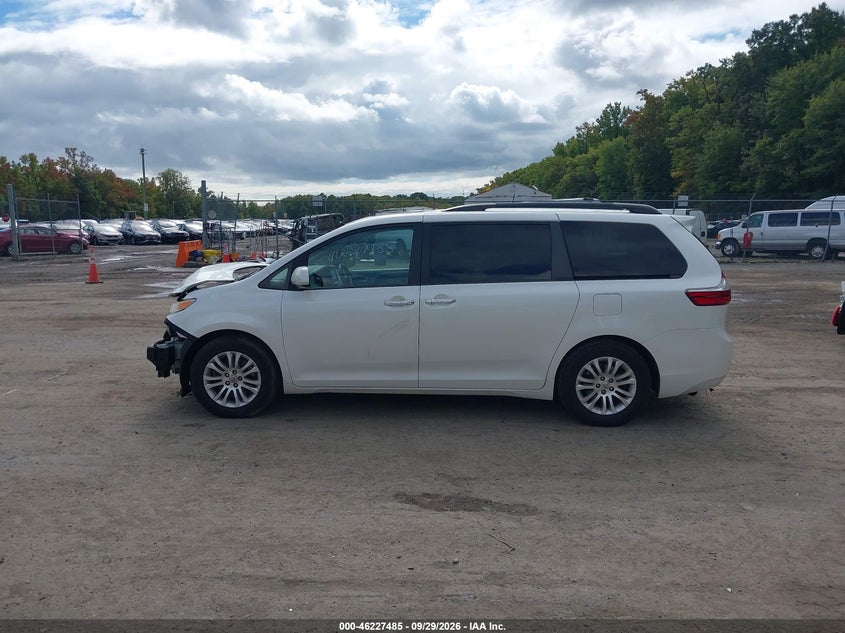 TOYOTA SIENNA - zdjęcie 15