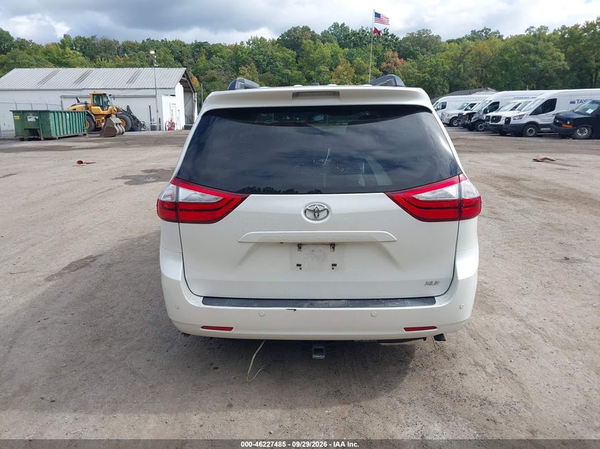 TOYOTA SIENNA - zdjęcie 17