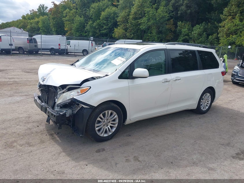 TOYOTA SIENNA - zdjęcie 2