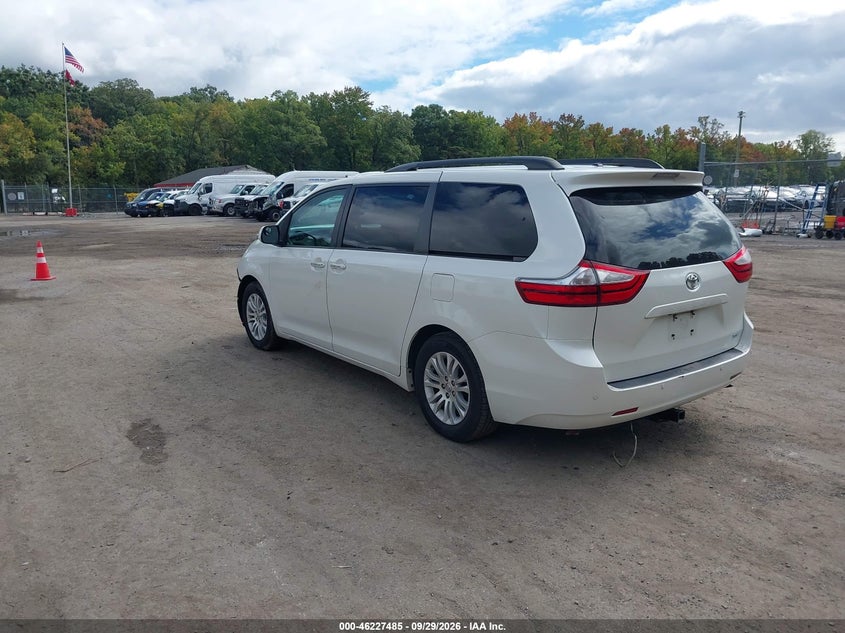 TOYOTA SIENNA - zdjęcie 3