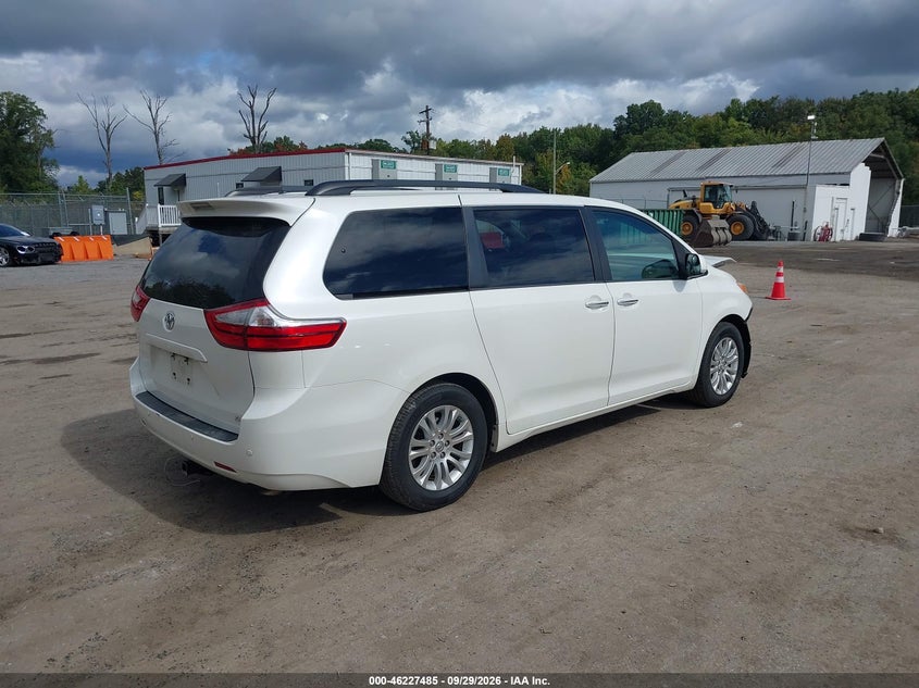TOYOTA SIENNA - zdjęcie 4