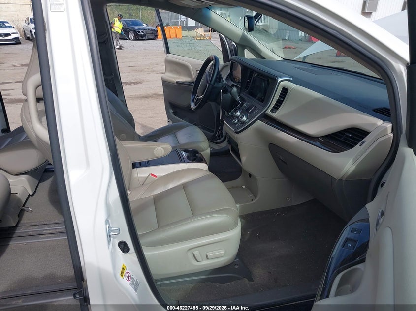 TOYOTA SIENNA - zdjęcie 5