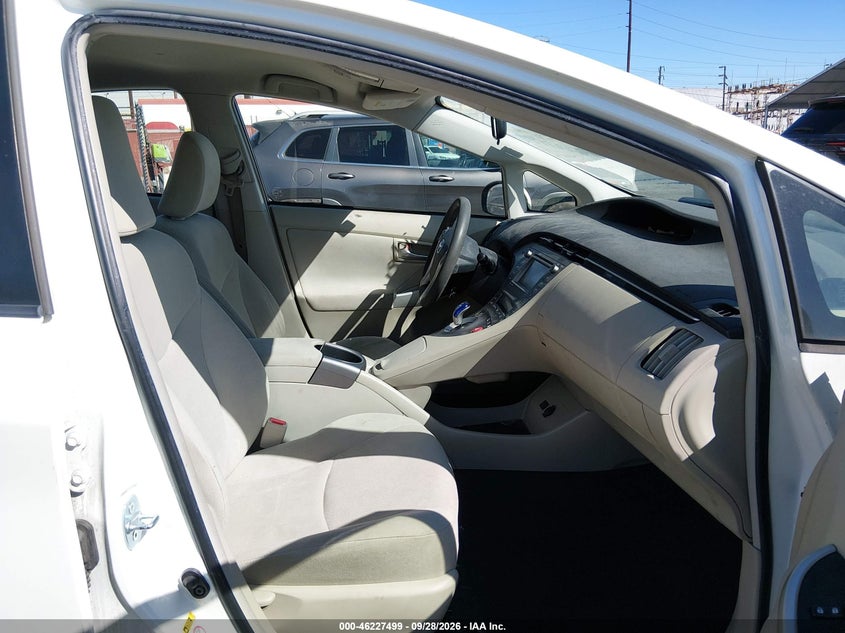 TOYOTA PRIUS - zdjęcie 5