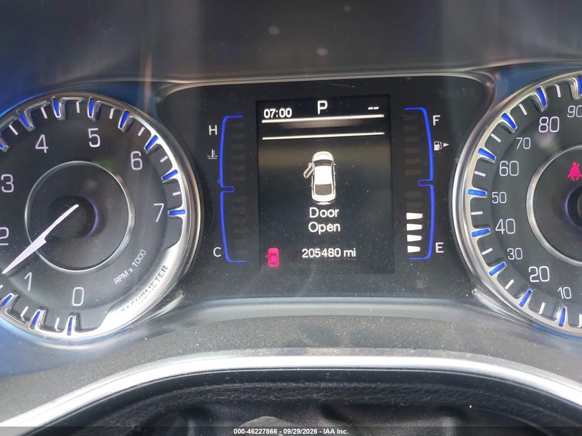 2015 CHRYSLER 200 LIMITED · Фото 7