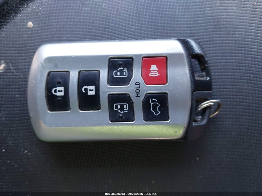 TOYOTA SIENNA - zdjęcie 11