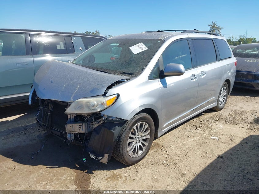 TOYOTA SIENNA - zdjęcie 2