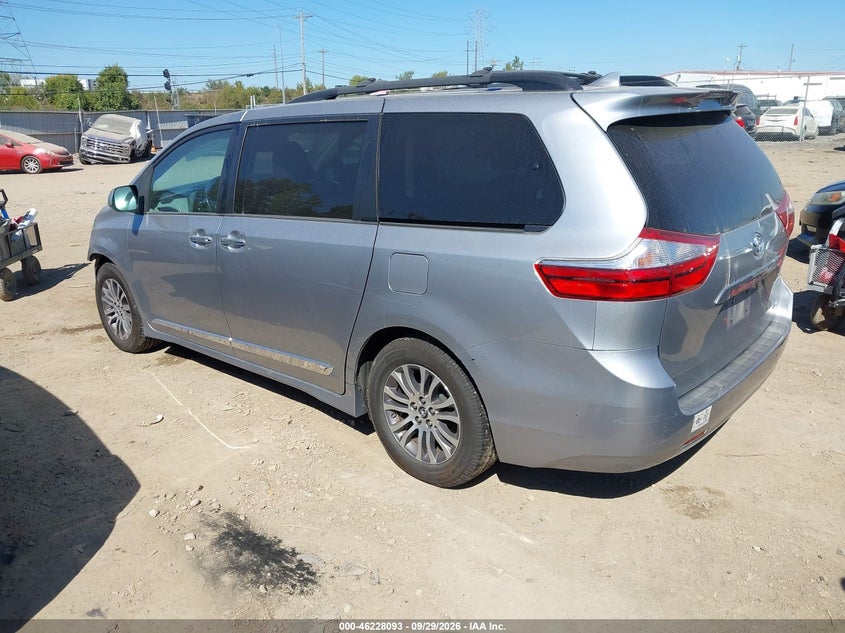 TOYOTA SIENNA - zdjęcie 3