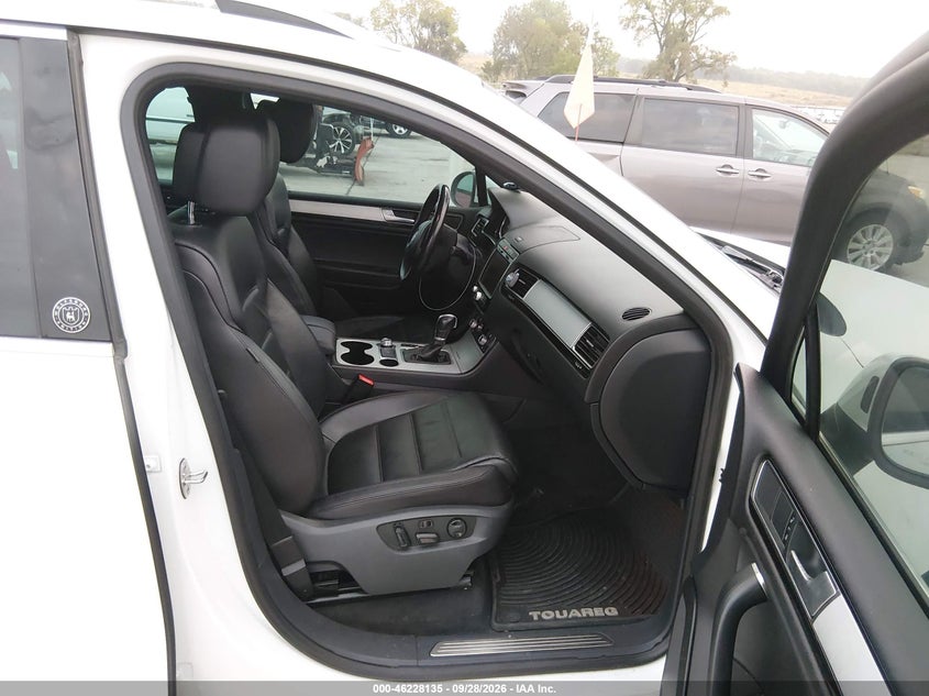 VOLKSWAGEN TOUAREG 2017 VIN WVGRF7BP9HD003990