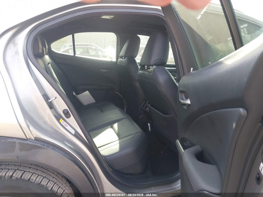 LEXUS UX 200 - zdjęcie 8
