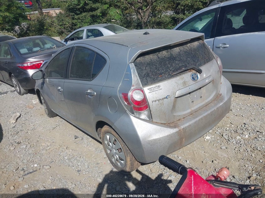 2014 TOYOTA PRIUS C ONE · Фото 3