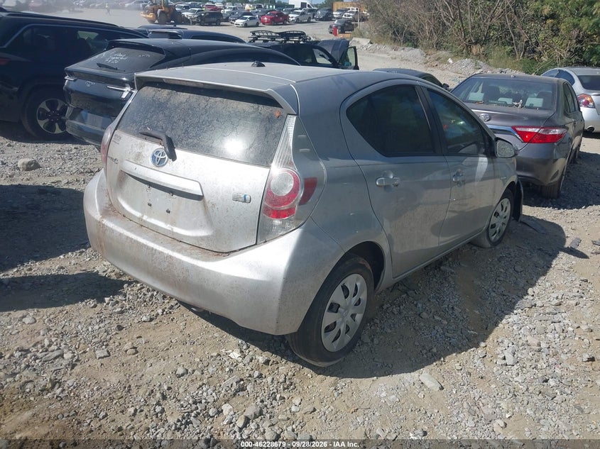 2014 TOYOTA PRIUS C ONE · Фото 4