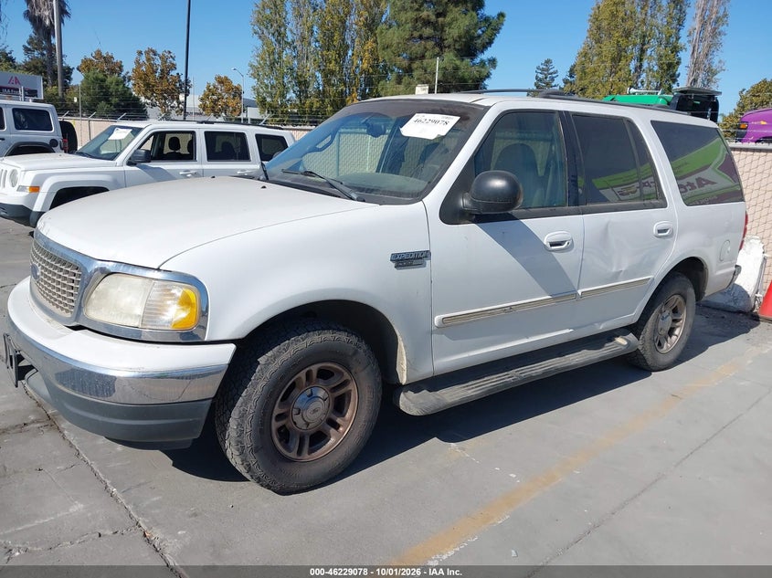 2000 Ford Expedition Xlt, Normal Wear & Tear, IAAI, VIN 1FMRU15L3YLB91312 — photo 2