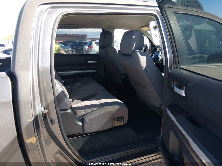 TOYOTA TUNDRA - zdjęcie 8
