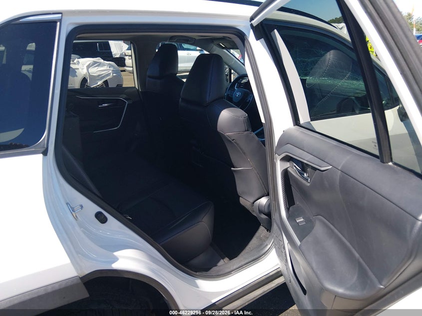 TOYOTA RAV4 - zdjęcie 8