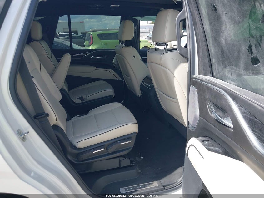 CADILLAC ESCALADE - zdjęcie 8