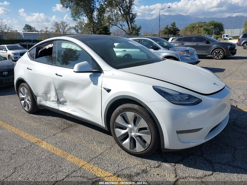 Vin: 5yjygdee2lf054724, lot: 46729408, tesla model y long range dual motor all-wheel drive 2020 img_1
