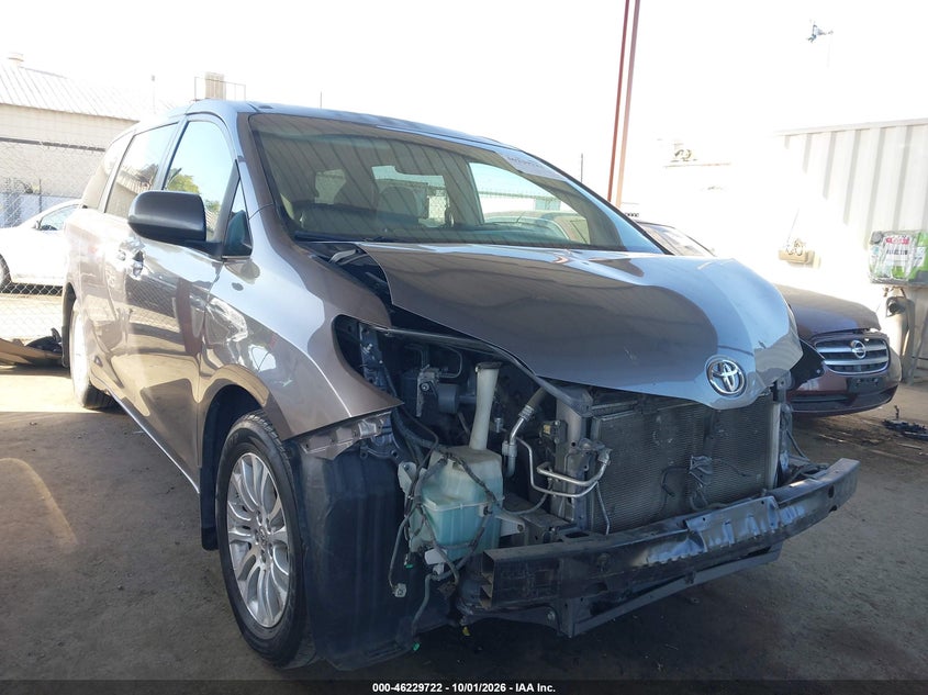 TOYOTA SIENNA - zdjęcie 1