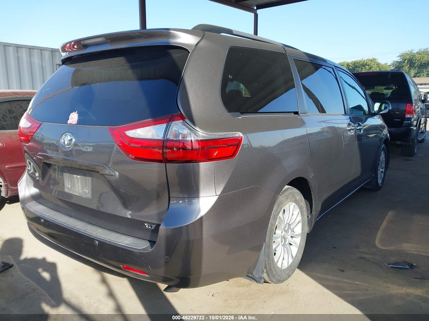 TOYOTA SIENNA - zdjęcie 4