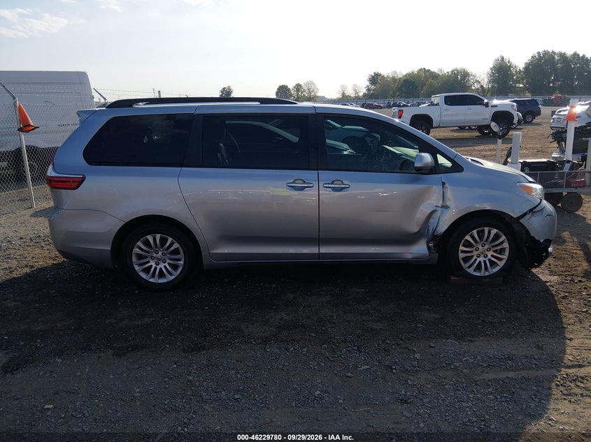 TOYOTA SIENNA - zdjęcie 14