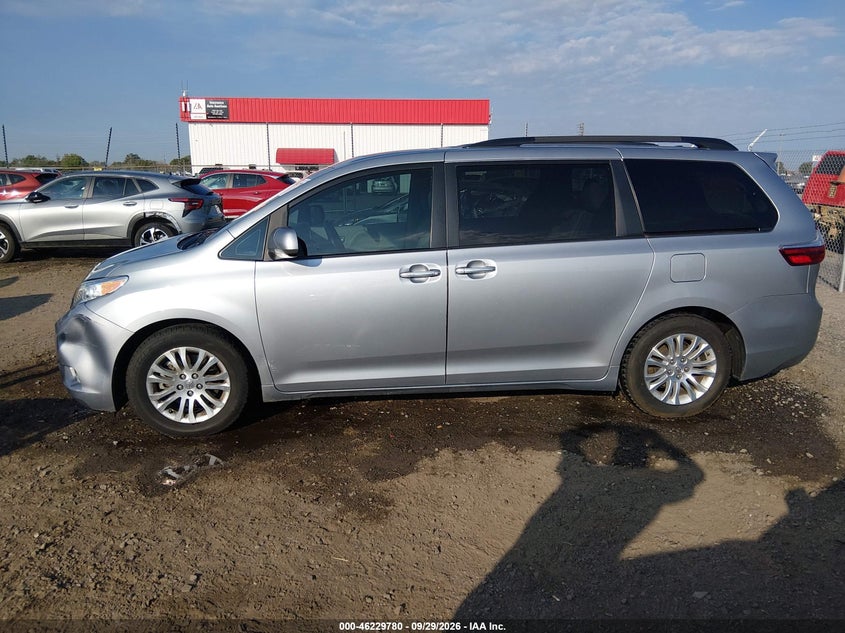 TOYOTA SIENNA - zdjęcie 15