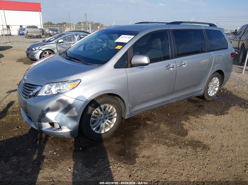 TOYOTA SIENNA - zdjęcie 2