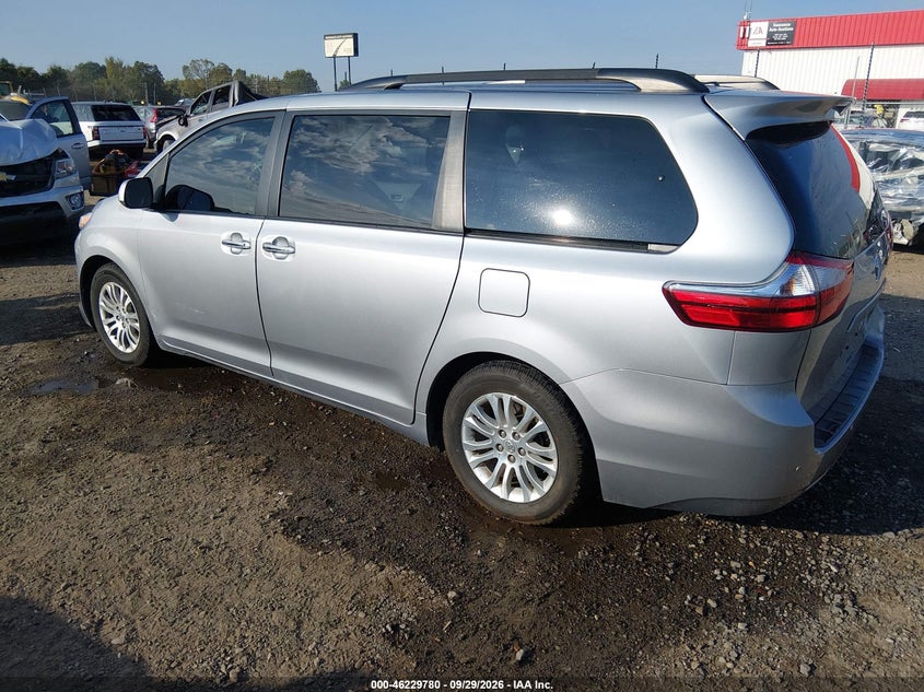TOYOTA SIENNA - zdjęcie 3