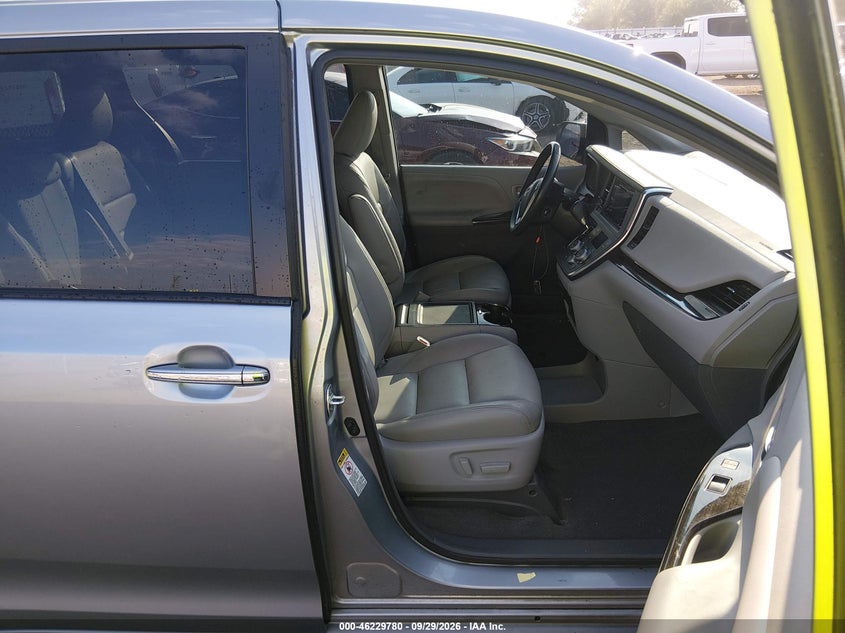 TOYOTA SIENNA - zdjęcie 5