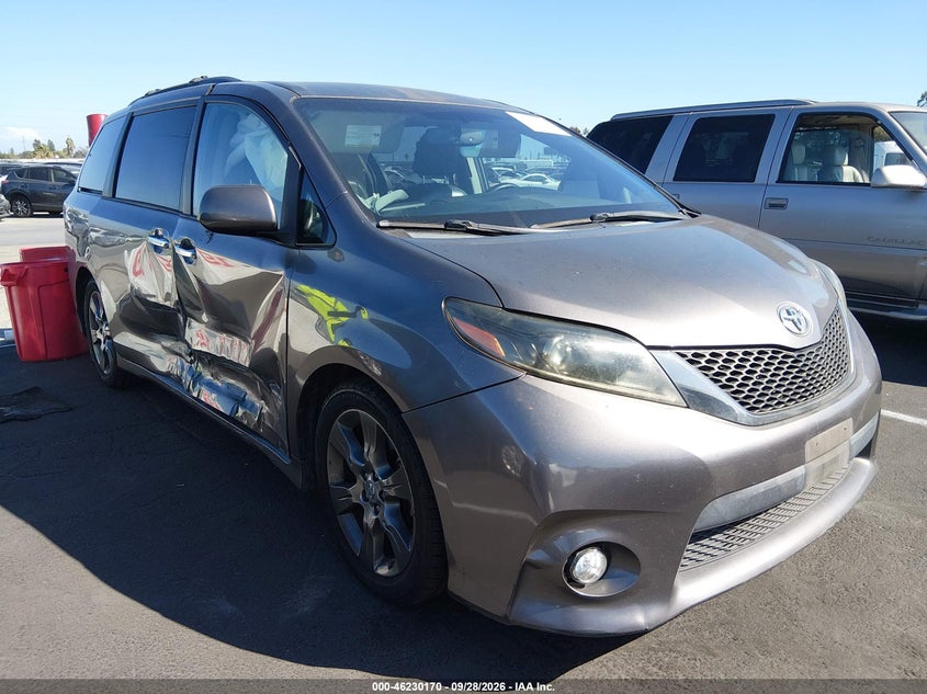 TOYOTA SIENNA - zdjęcie 1