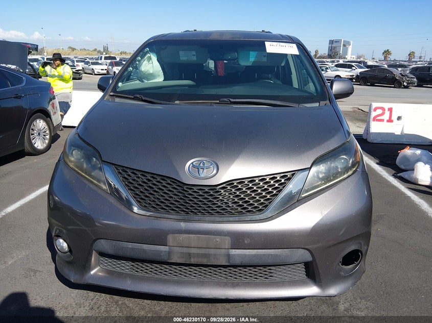 TOYOTA SIENNA - zdjęcie 12