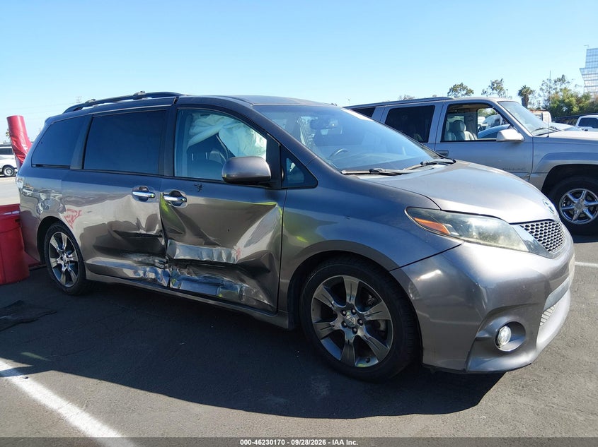 TOYOTA SIENNA - zdjęcie 13