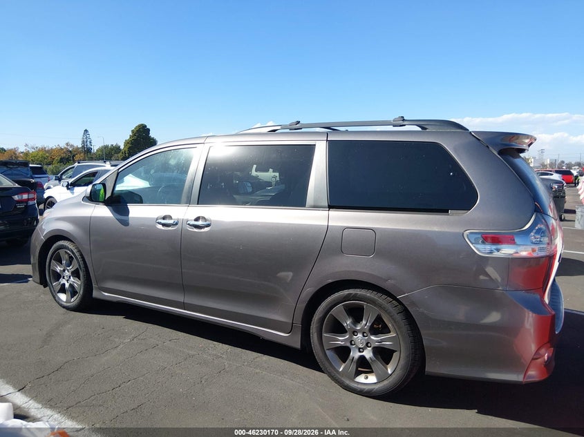 TOYOTA SIENNA - zdjęcie 14