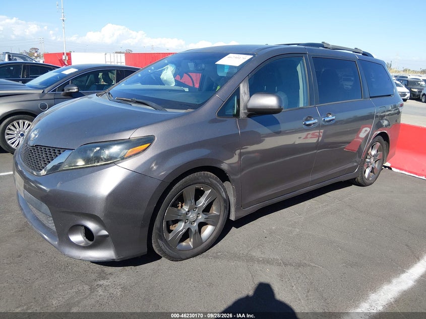 TOYOTA SIENNA - zdjęcie 2