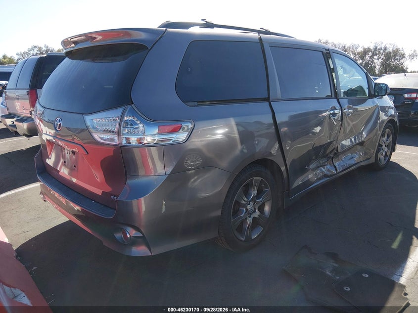 TOYOTA SIENNA - zdjęcie 4