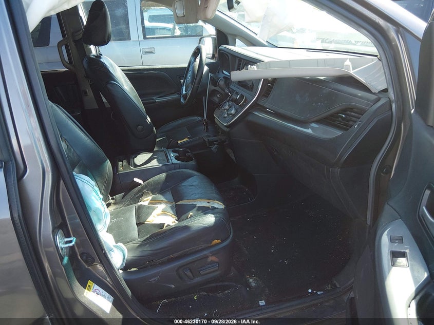 TOYOTA SIENNA - zdjęcie 5