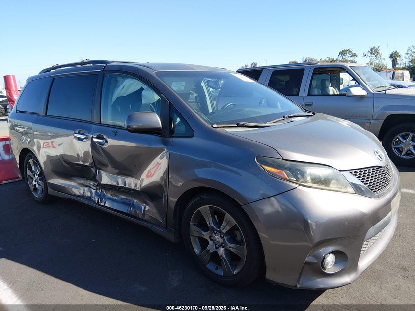 TOYOTA SIENNA - zdjęcie 6