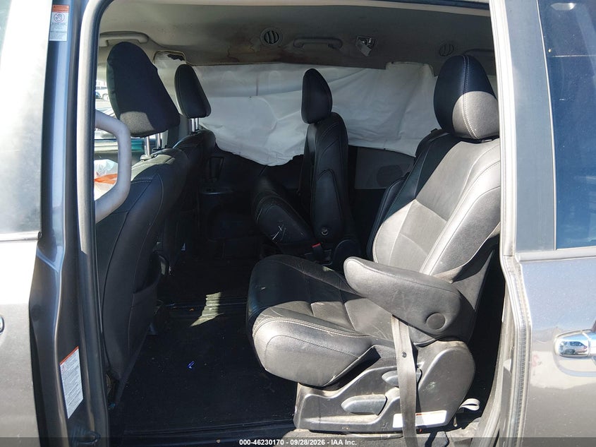 TOYOTA SIENNA - zdjęcie 8