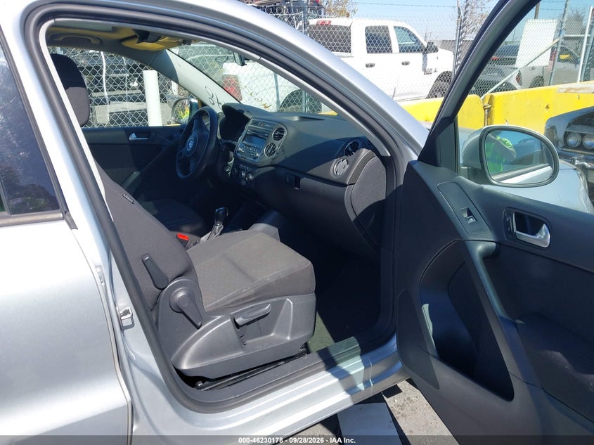 2012 VOLKSWAGEN TIGUAN auction photo 5